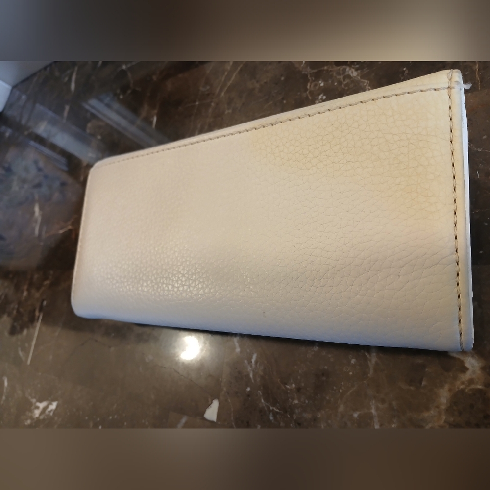 Michael Kors Wallet with Gold Logo - Picture 8 of 16
